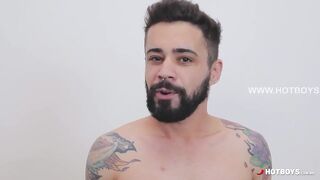 Latin Amerikai csávót reszelik a méretes farkú barna pasik