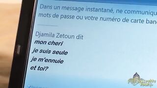 Izgató fiatal arab lány cidázza a brét