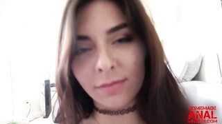 Keira Croft ánusza keményen megkúrelva