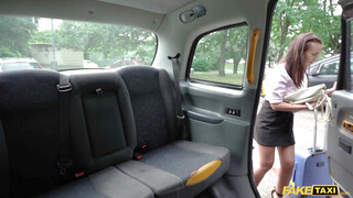 Fake Taxi  - Hatalmas cickós fiatal csajszi bekúrva