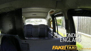 FakeTaxi - méretes seggű bige kúrni akar