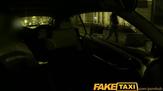 FakeTaxi - Olasz bige a taxiban baszik