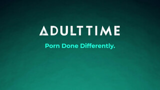 ADULT TIME - méretes kannás világos szőke méretes keblű barnával ollózik és kúrel