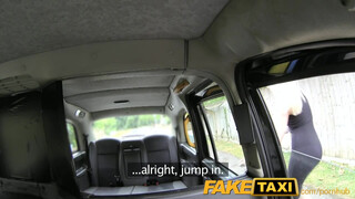 FakeTaxi - isteni testű világos szőke spiné szeret dugni