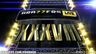 Brazzers live - Britney Amber és Alexis Monroe partyba vágva