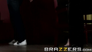Brazzers - Keiran Lee egyszerre basz meg dupla bigét