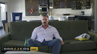 Brazzers - a tetovált pornósztár lány elpusztítva