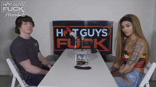 Kolumbiai tini kiscsaj és a sportos hapsi - Hot Guys Fuck
