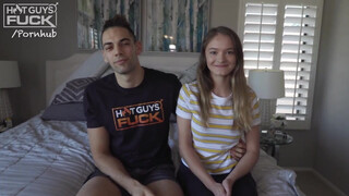 Dögös kicsike 18 éves tini kisasszony megkefélve - Hot Guys Fuck