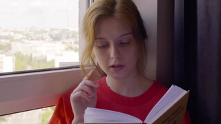 ULTRAFILMS - fullos tini nőci begerjed egy könyvre