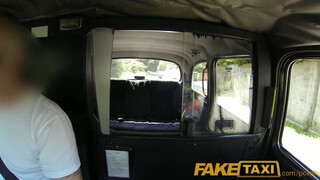 FakeTaxi - Rio Lee a hatalmas didkós fekete picsa