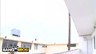 BANGBROS - Kiara Marie a hatalmas popsis kolumbiai milf