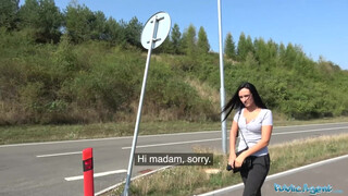 Méretes tőgyes tini picsa pénzért közösül - Public Agent