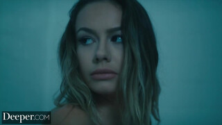 Deeper - Naomi Swann a perverz kicsike kisasszony