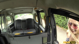 Fake Taxi - Fiatal kisasszony segget nyal