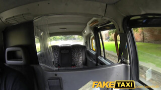 FakeTaxi - Dögös lengyel spiné megkefélve