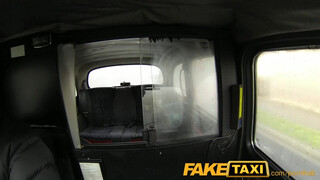 FakeTaxi - Világos Szőke méretes seggű kisasszony megdöngetve