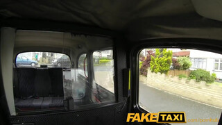 FakeTaxi - egy gyönyörű irodista spiné