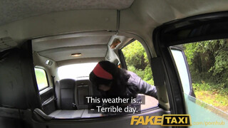 FakeTaxi - kolumbiai kiscsaj popóba tolva
