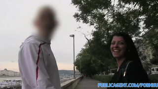 PublicAgent - Vivien Bell a bombázó roma csajszi
