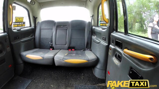 Fake Taxi - Csöcsös kiscsaj baszik a hátsó ülésen
