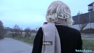 Public Agent - világos szőke csoki csajszi és a vastag kuki
