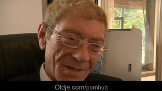 Vén pénisz és a fiatal titkárnője