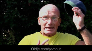 Öreg tata análba kúrja a izgató tinit