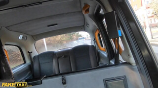 Fake Taxi - Didi Zerati a hatalmas mellű francia kiscsaj