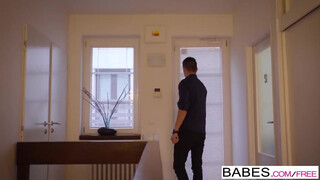 Babes - Paula Shy a hatalmas tőgyes csajszi