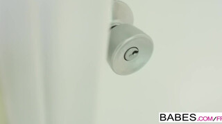 Babes - a picike Dakota Skye