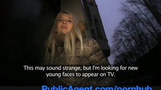 PublicAgent - Karol Lilien a méretes csöcsű szöszi