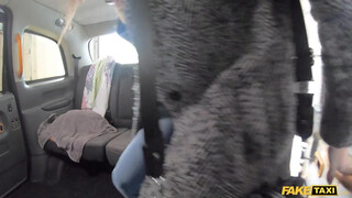 Fake Taxi - Pici csöcsű fiatal bige lovagol
