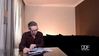 Óriás cickós tini barátnő