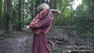 MoxieFilms - Méretes csöcsű hippi kiscsaj