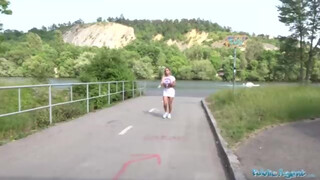 Public Agent - Méretes keblű szép seggű kisasszony