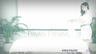 PrivateBlack - Julia Rocka a szexy masszőr spiné