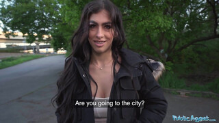 Public Agent - Alicia Trece a fogszabályzós latina spiné