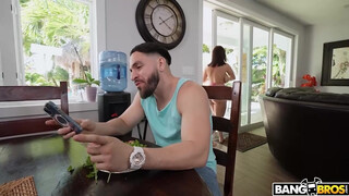 BANGBROS - Crystal Chase a méretes mellű brazil kiscsaj