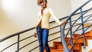 Néger amatőr casting forgatás irodai fotózásra rendesen megbassza a méretes faszú producer