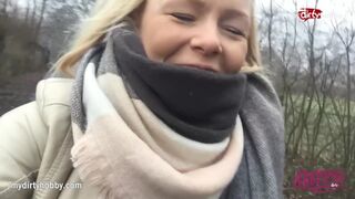 Forró tini bige kerékpáron dörzsöli szaftos puncáját
