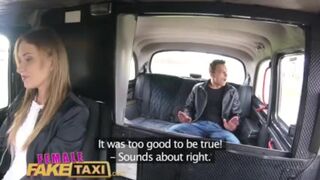 Fiatal hapsi gyorsan megdugja Angel Piaff szaftos kiborotvált puncáját a hamis taxiban