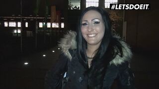 Mira grey német fekete szajha döngeti az idegent pénzért a buszon