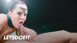 Blue Angel megkötözi barátját és felkészíti a hardcore dominációra