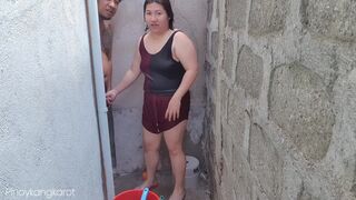 Filipina bige kinti fürdés közben alaposan bekúrva