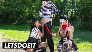 Sexy Street Mimes bemutatja: Dögös hármas méretes mellekkel és nagy farkakkal a LetsDoeIt csatornán