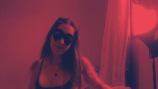 Tini cosplay lány masztizik a tanár segítségével 2. rész